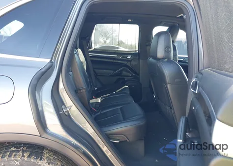 2012 Porsche Cayenne z USA, uszkodzony, nr VIN WP1AA2A24CLA02137